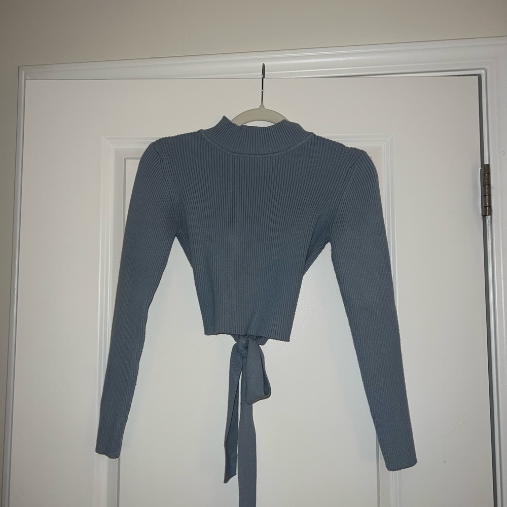 Blue heavy material sweater. Large size from Zara